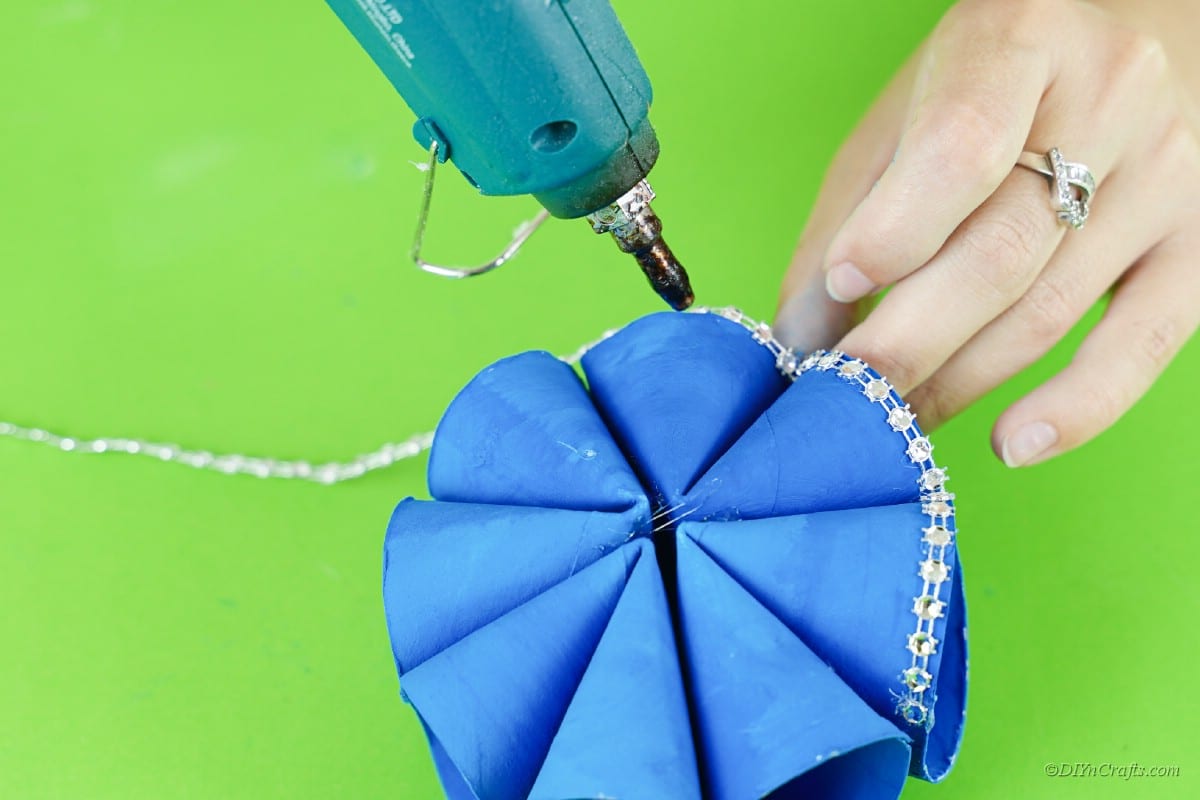 decorating craft with hot glue gun 