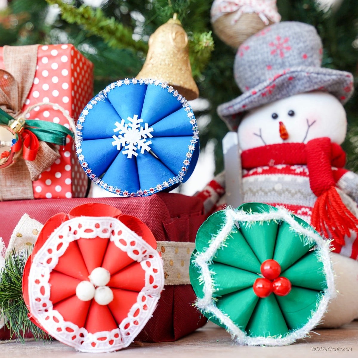 Making Festive Toilet Roll Christmas Decorations