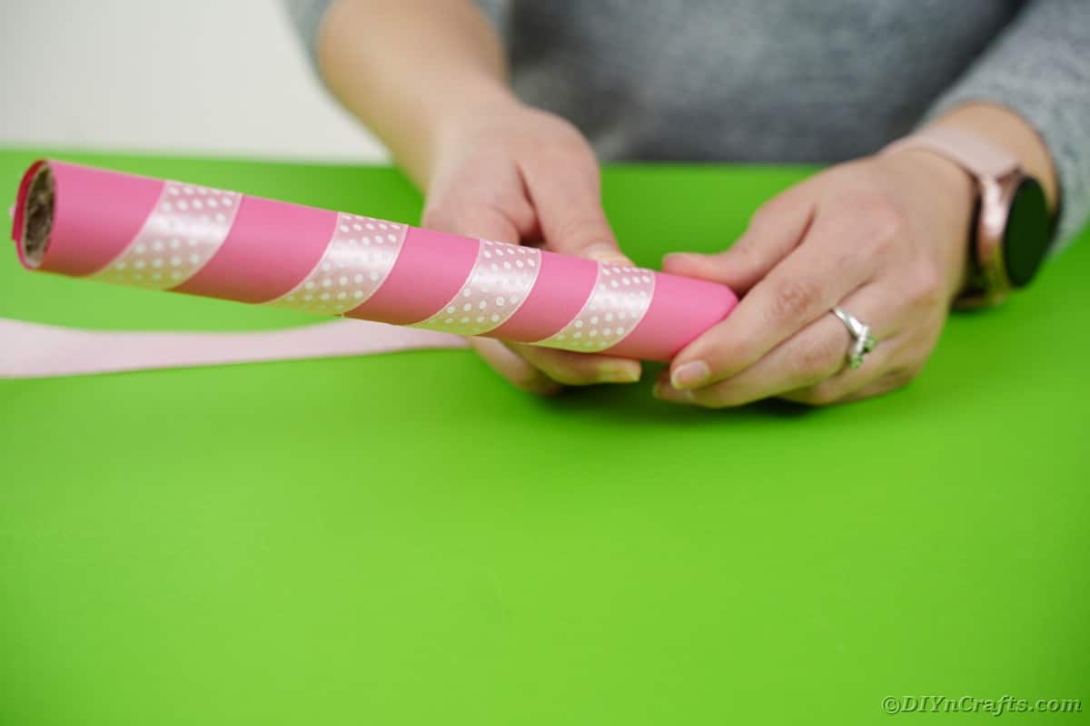 Wrapping tube with ribbon
