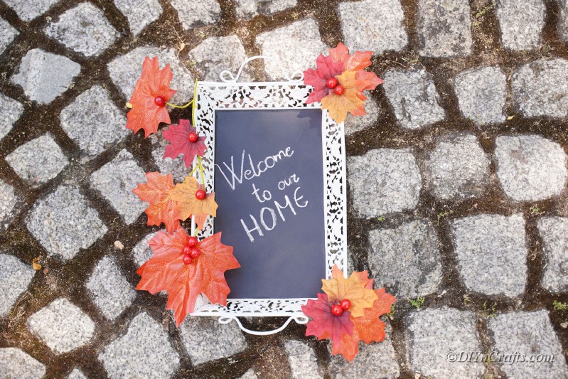 fall themed sign tray with quote on ground 