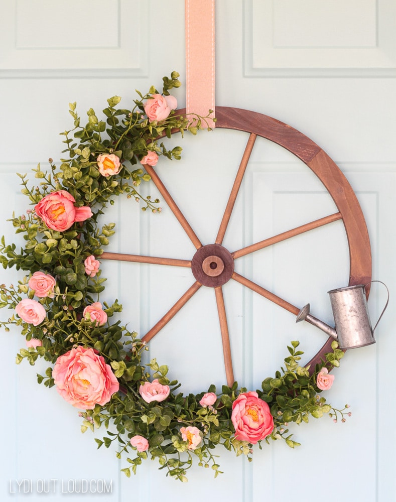 Wagon wheel wreath with flowers