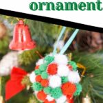 Pom Pom Ornament auf Baum