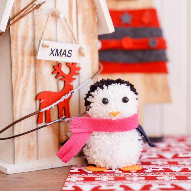 Pom pom penguin by wooden decor