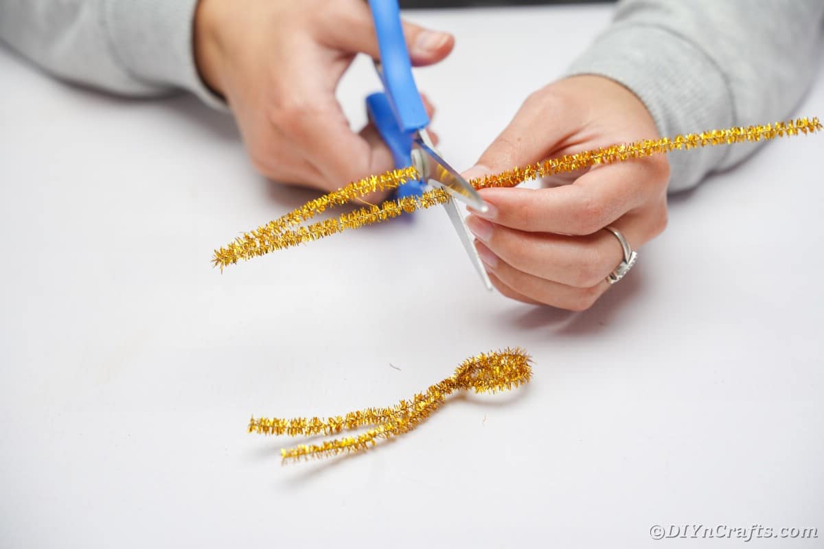Cutting pipe cleaners