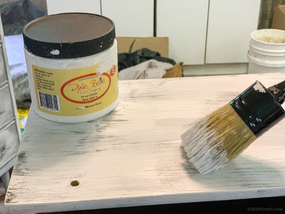 Painting cabinet