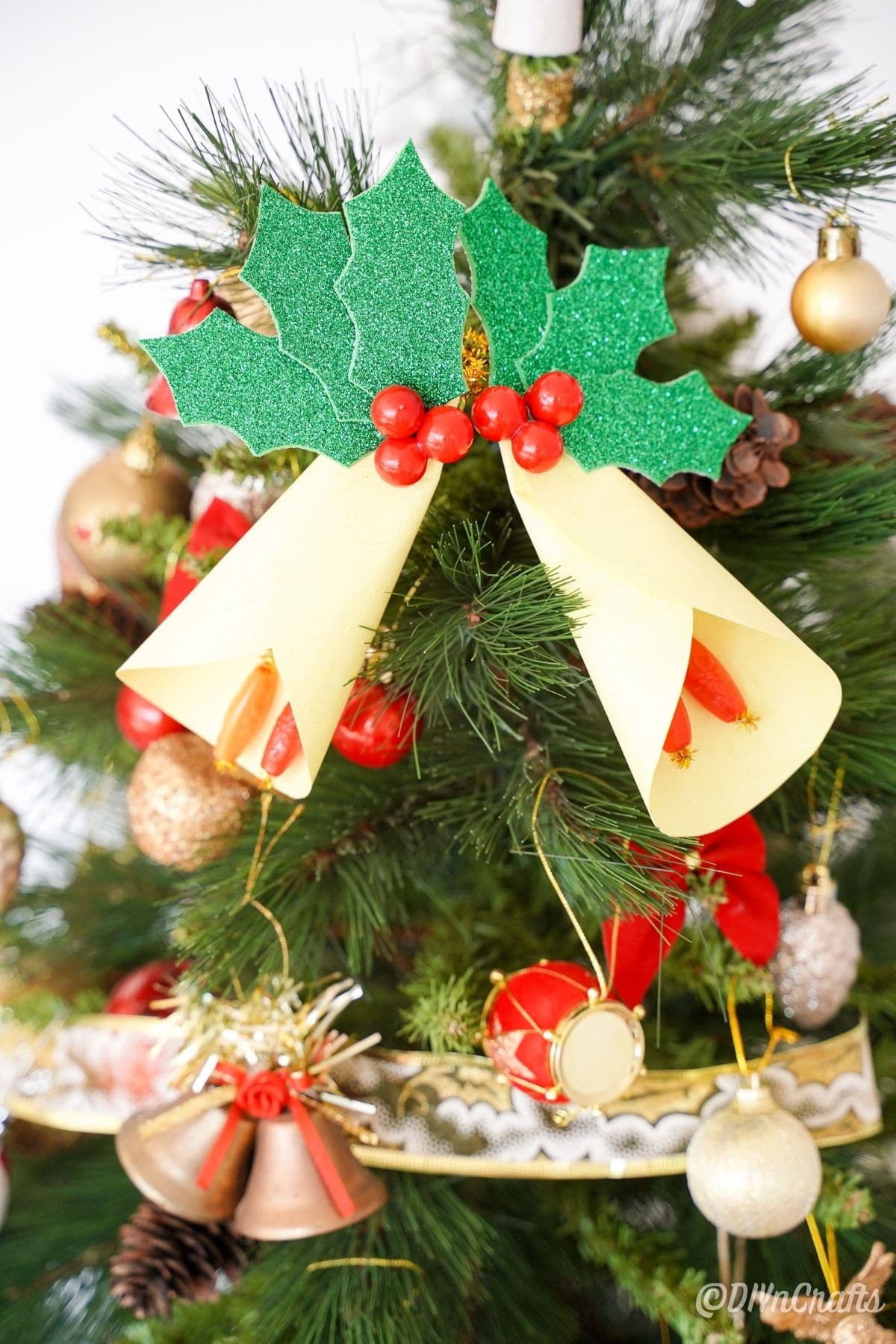 okraski iz papirja na božično drevo