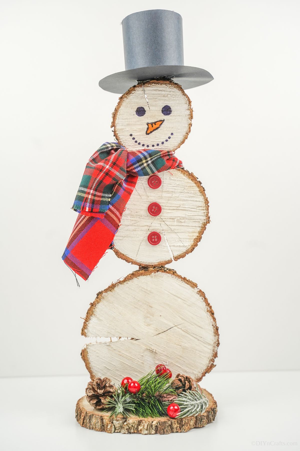 wood slice snowman on white table