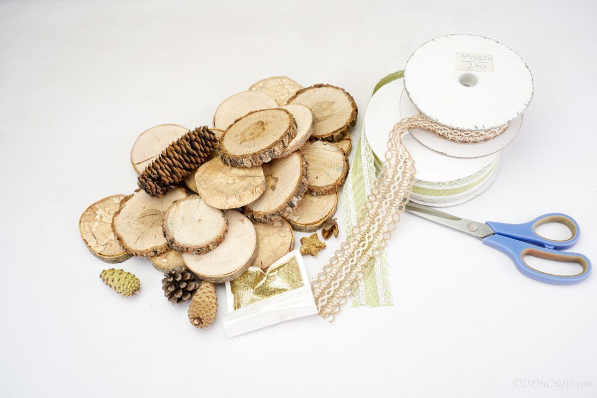 wood slices and pinecones on white table