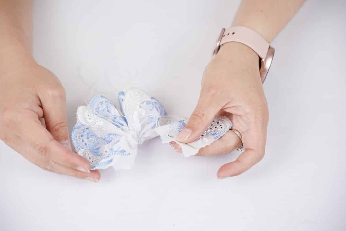 hand forming lace bow