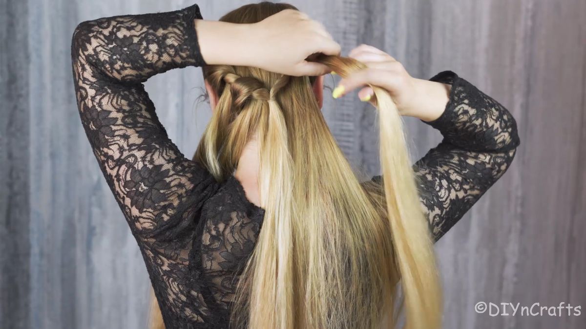 woman pulling hair through twist on ponytail
