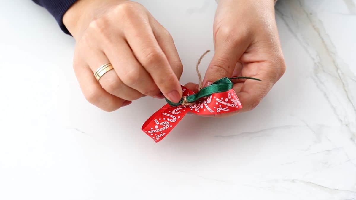 making bow from christmas ribbon