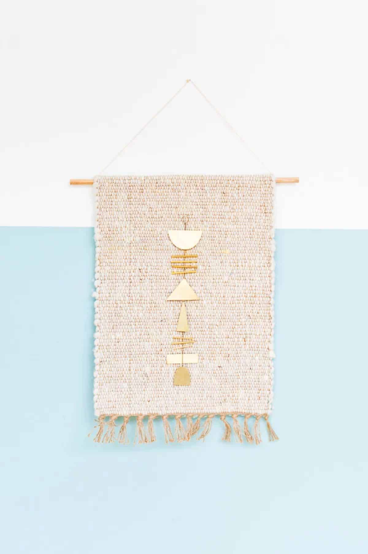 5 Minute Woven Wall Hanging