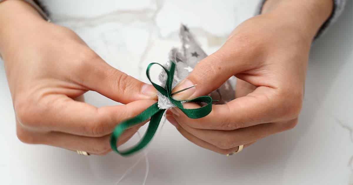 how to decorate DIY Fabric Christmas Tree Ornaments
