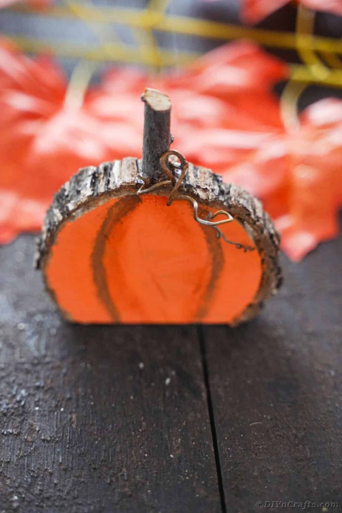 DIY Painted Wood Slice Pumpkin Decoration