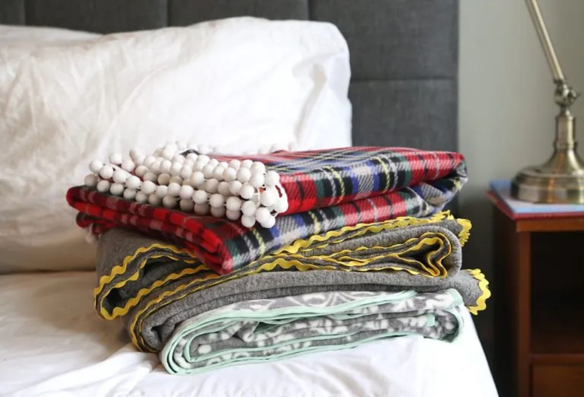 Gorgeous DIY Fleece Blankets for Mom & Dad