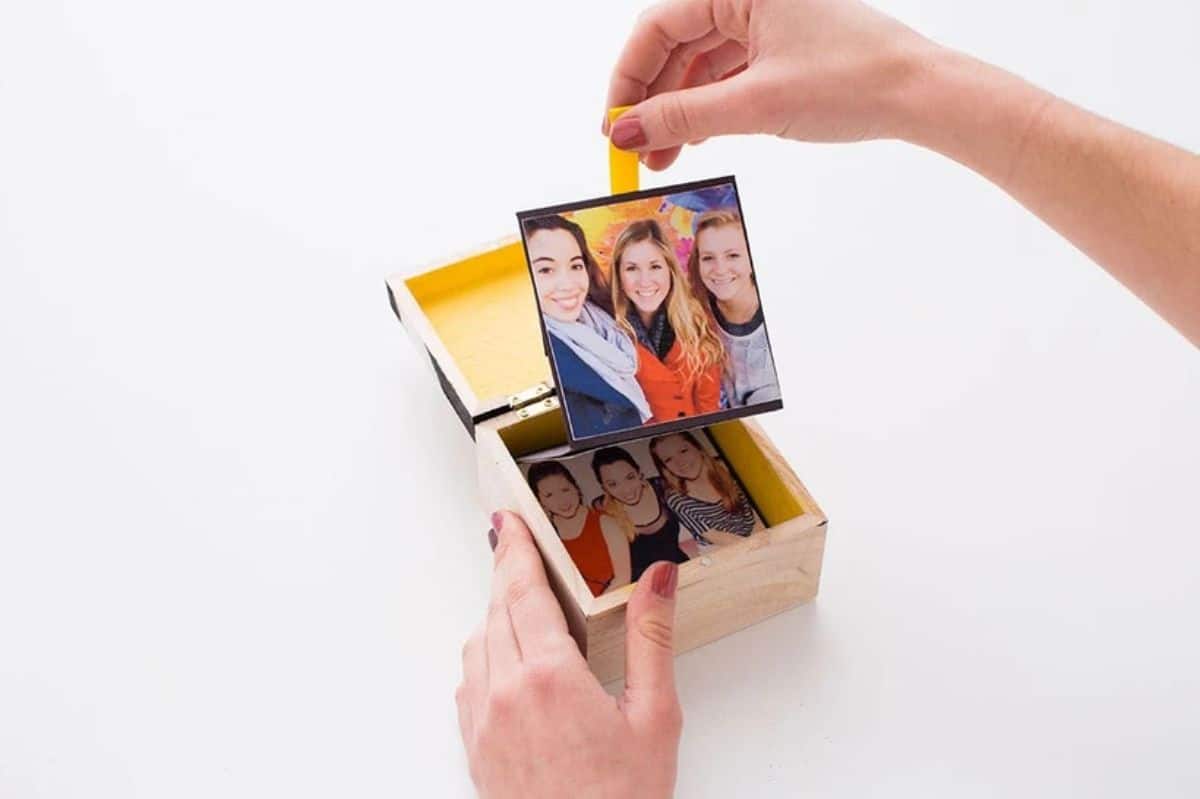 DIY Pop-Up Photo Box