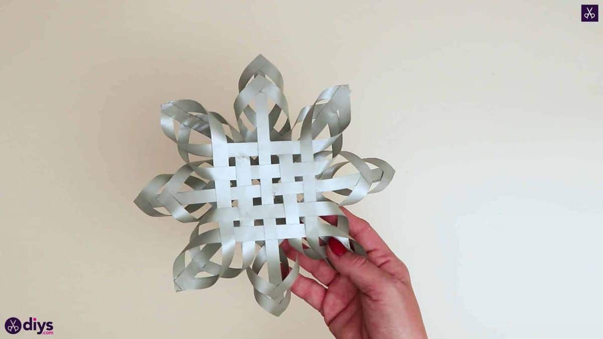 DIY Paper Star Decor For Christmas Tree