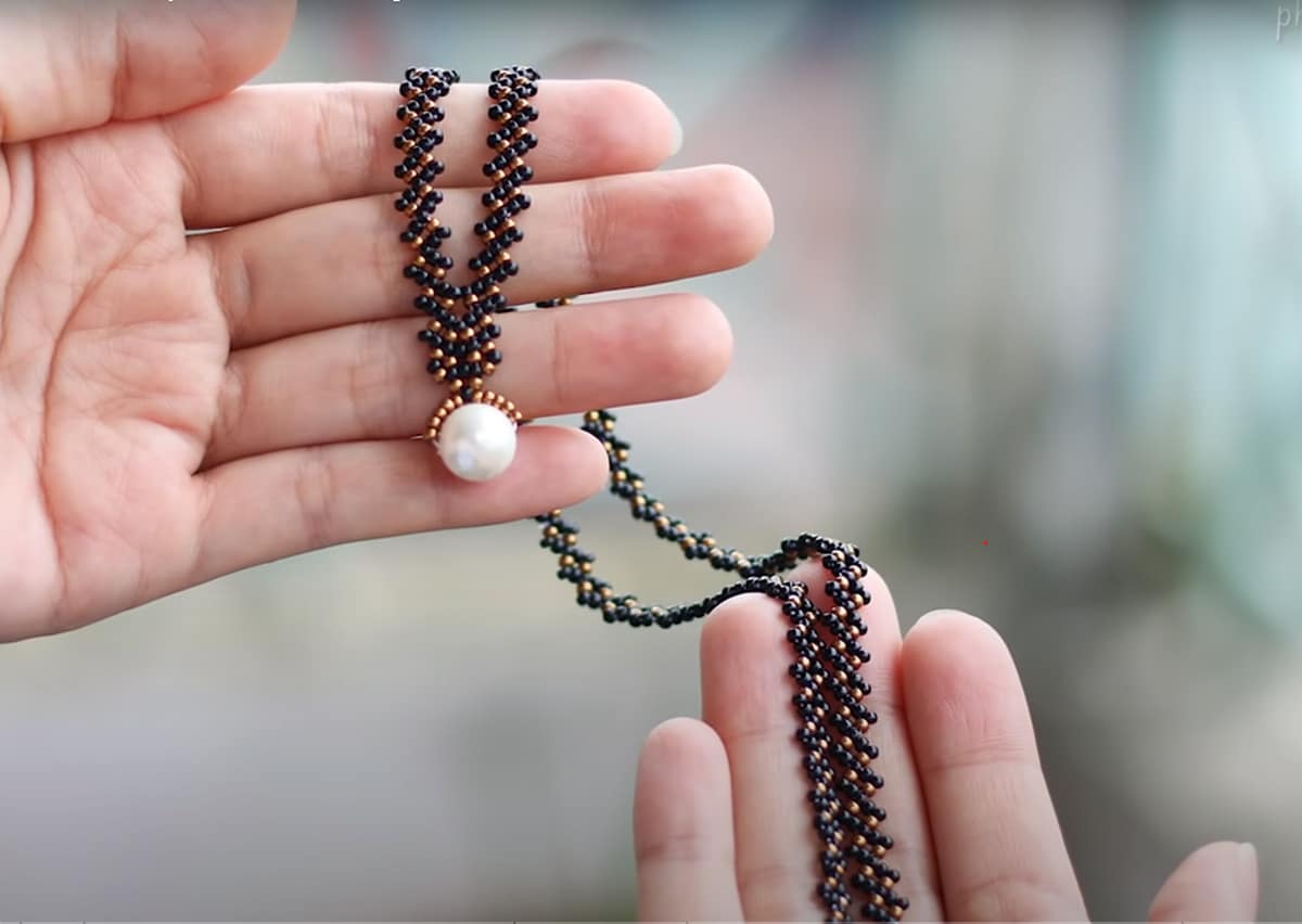 hold in hand beaded necklace with only seed beads