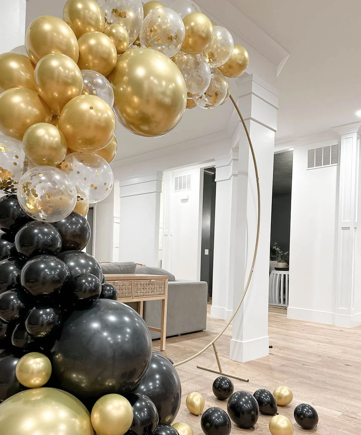 indoor black and gold balloon ring