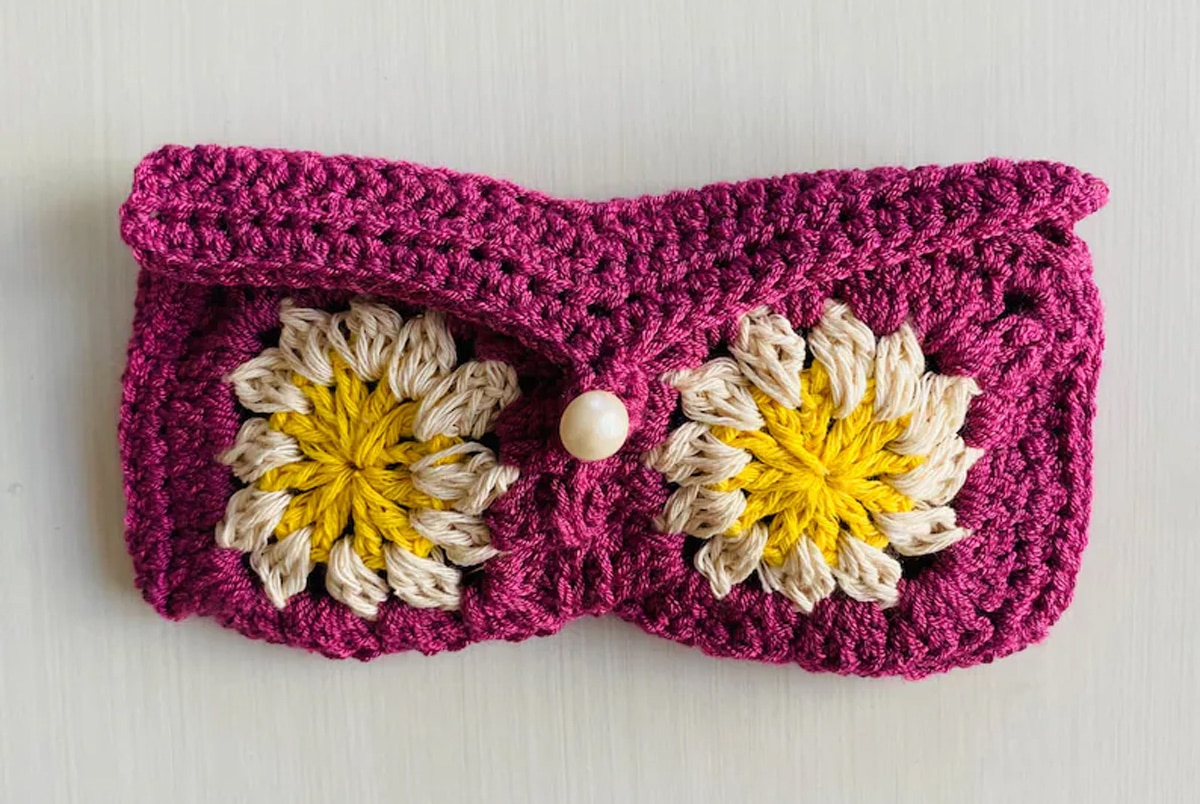 knitted sunglasses pouch in flower shape