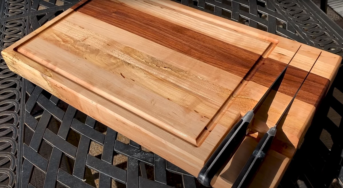 cutting board with knife storage