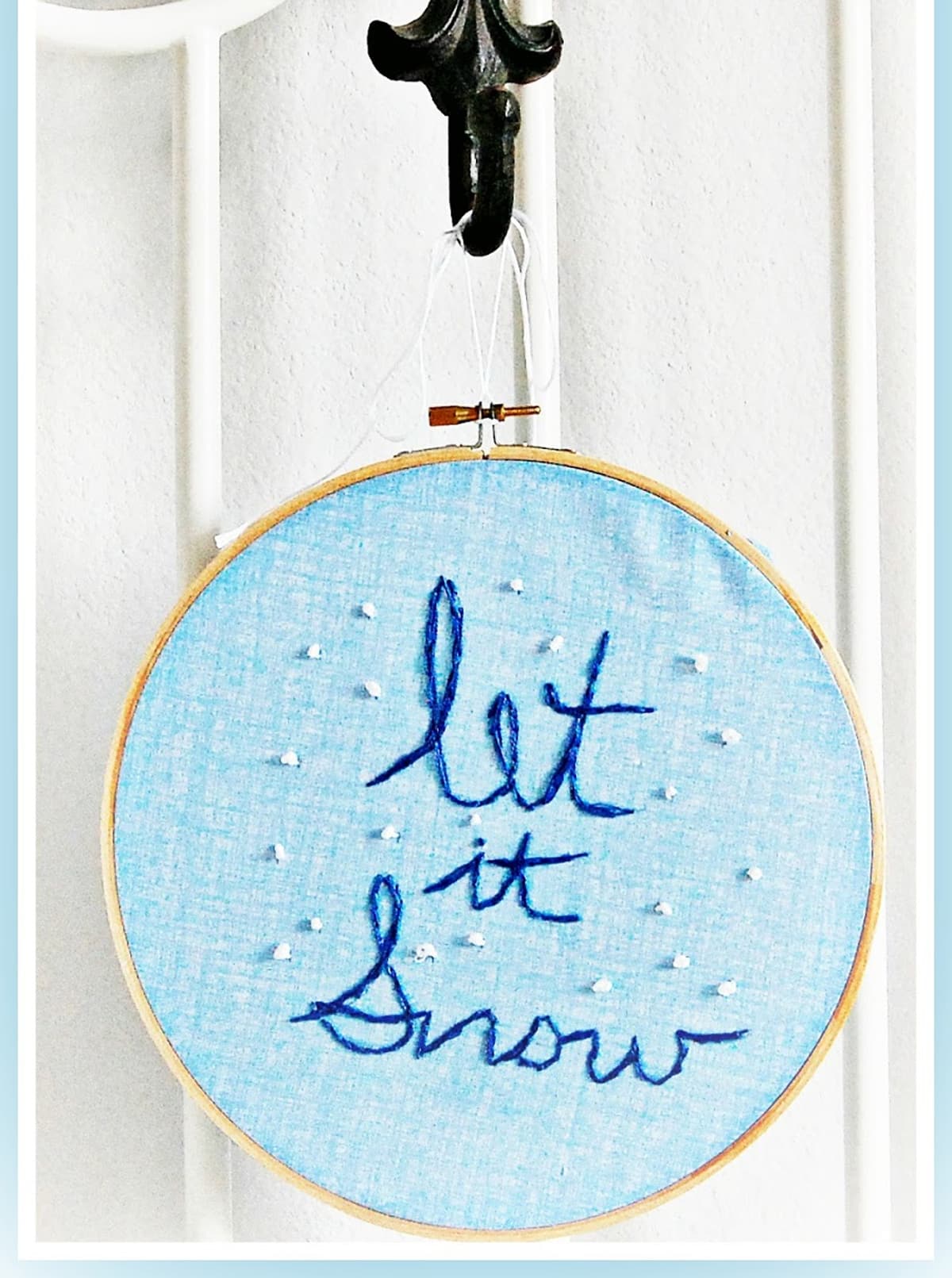 "Let it snow" embroidery frame hook