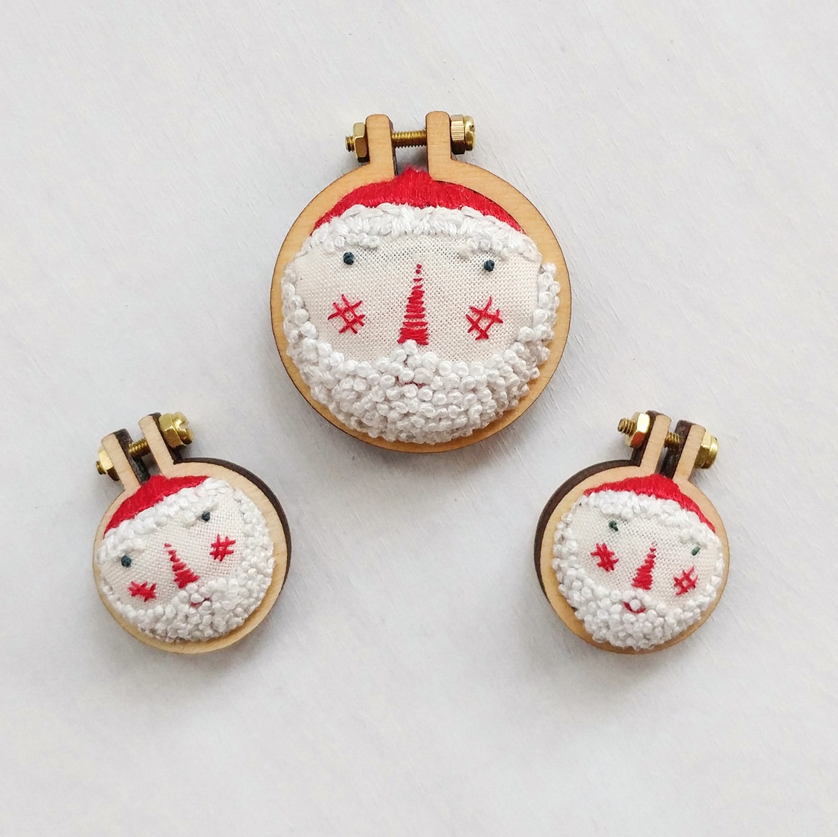 three mini santa embroidery pattern