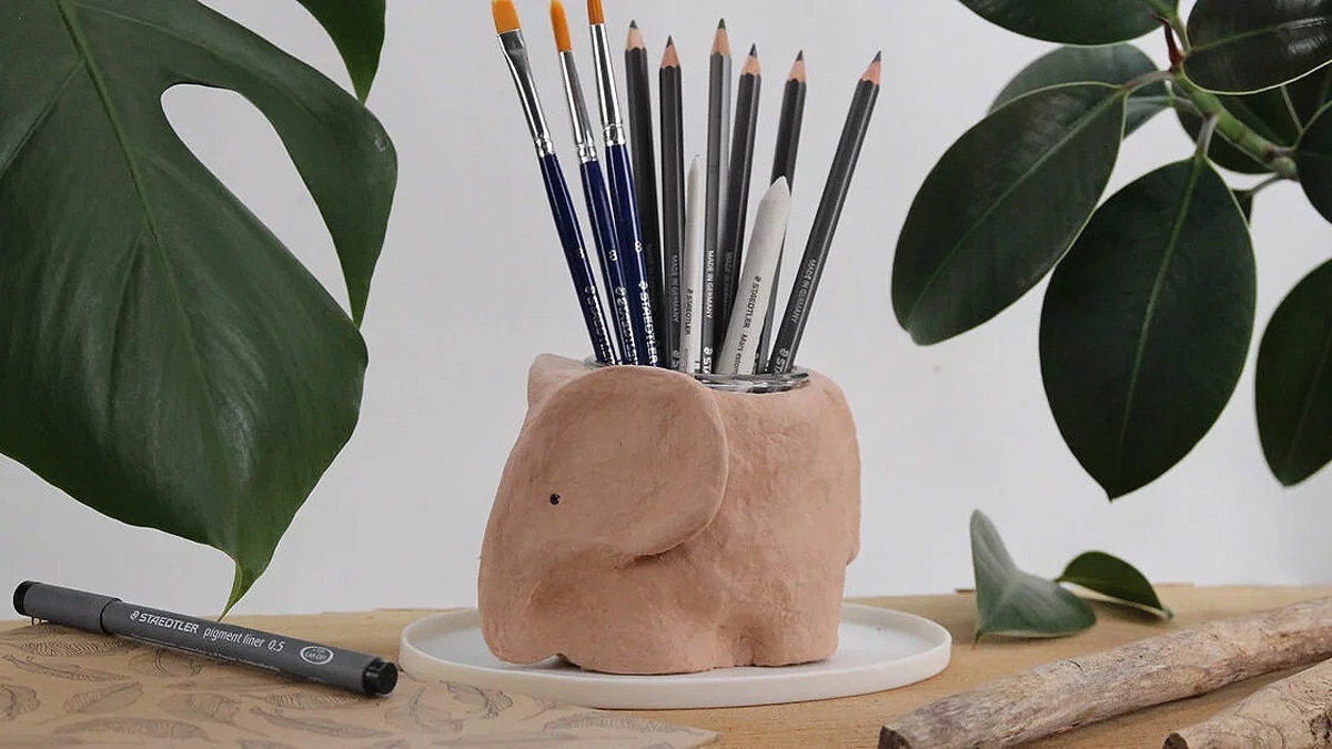 pen holder in elephant design