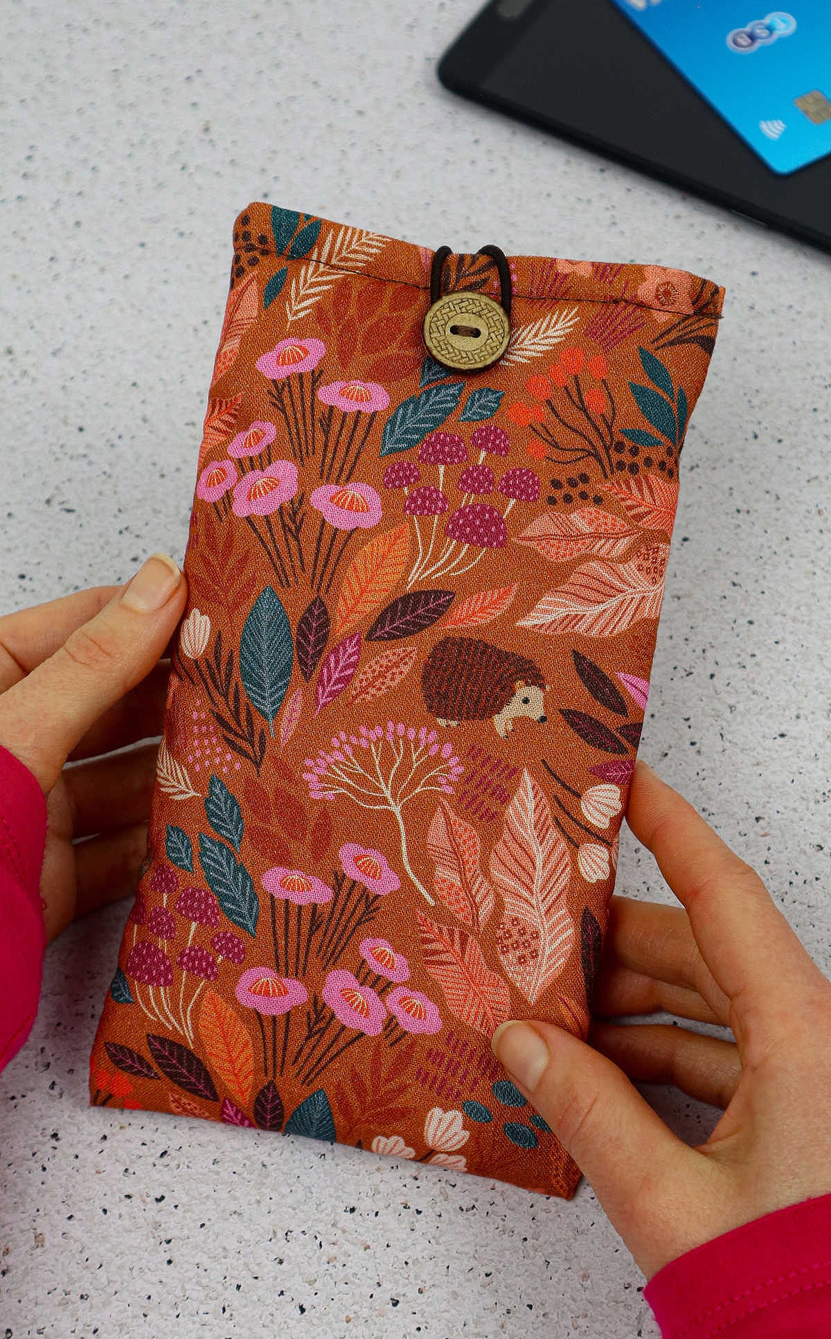 phone case made of velvet fabric