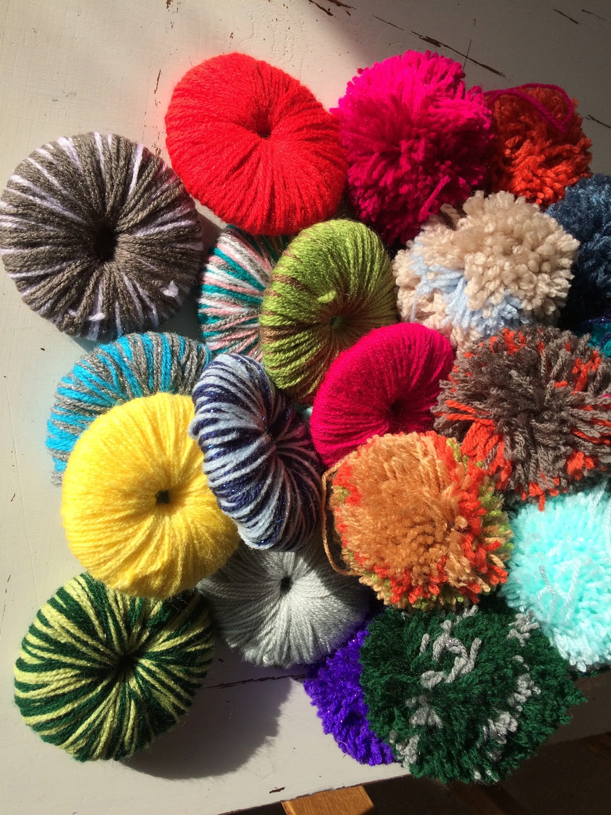 pom poms with wool and cardboard