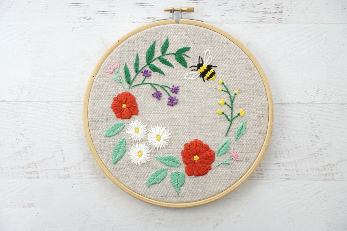 spring bee embroidery pattern