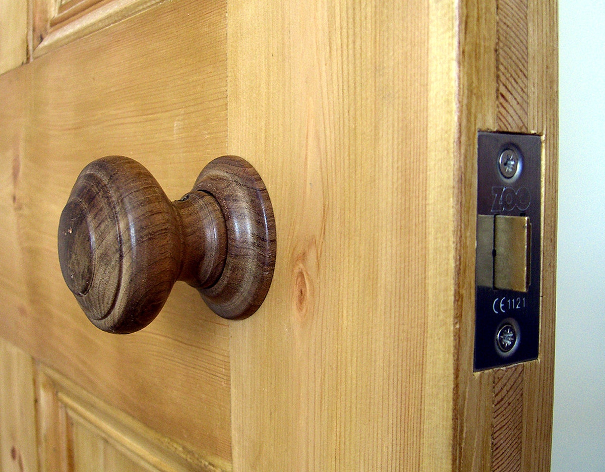 traditional door knobs