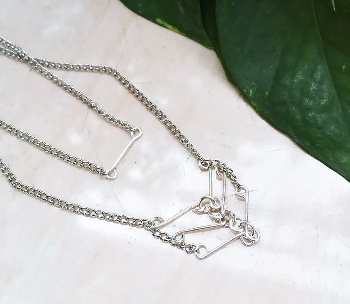 chic wire necklace