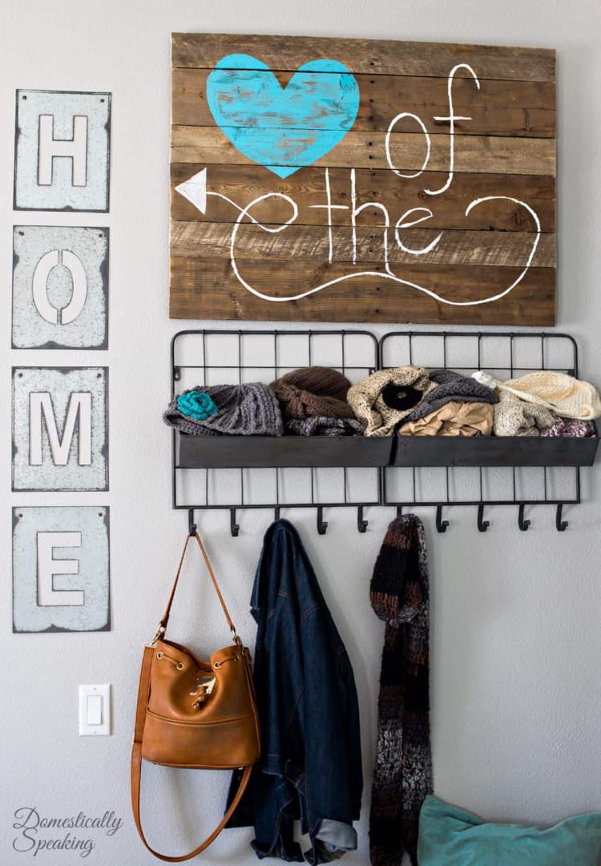 DIY Rustic Pallet Sign Using Acrylic Paint