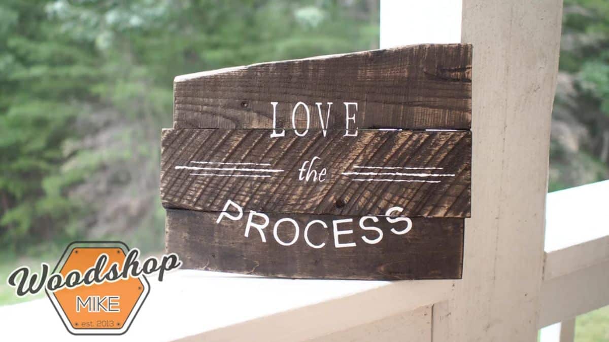 DIY Stained Pallet Sign