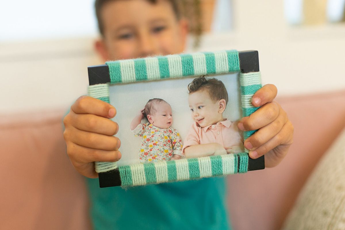 Kid-Friendly Yarn-Wrapped Picture Frame