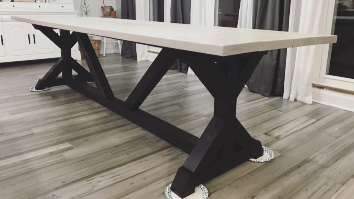 $125 Farmhouse Table- Easy DIY
