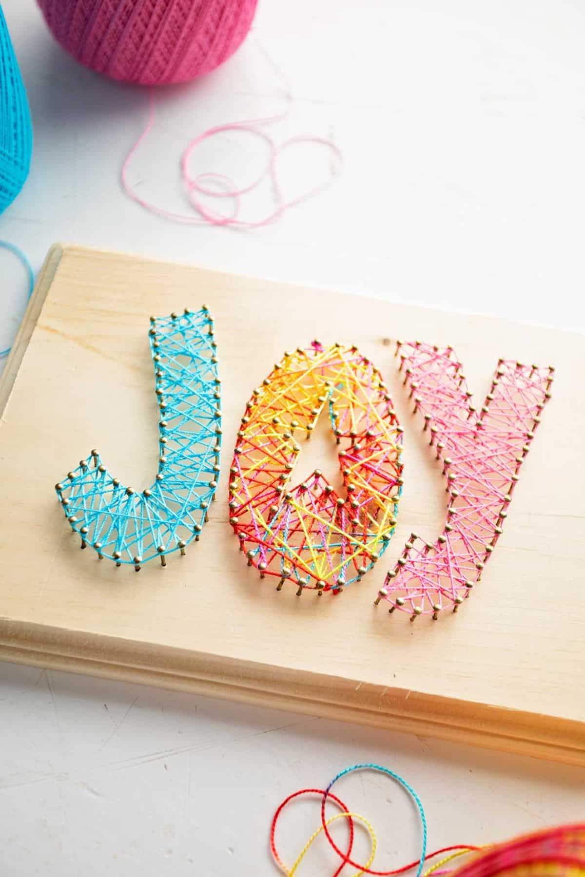 DIY Simple “Joy” Sign String Art