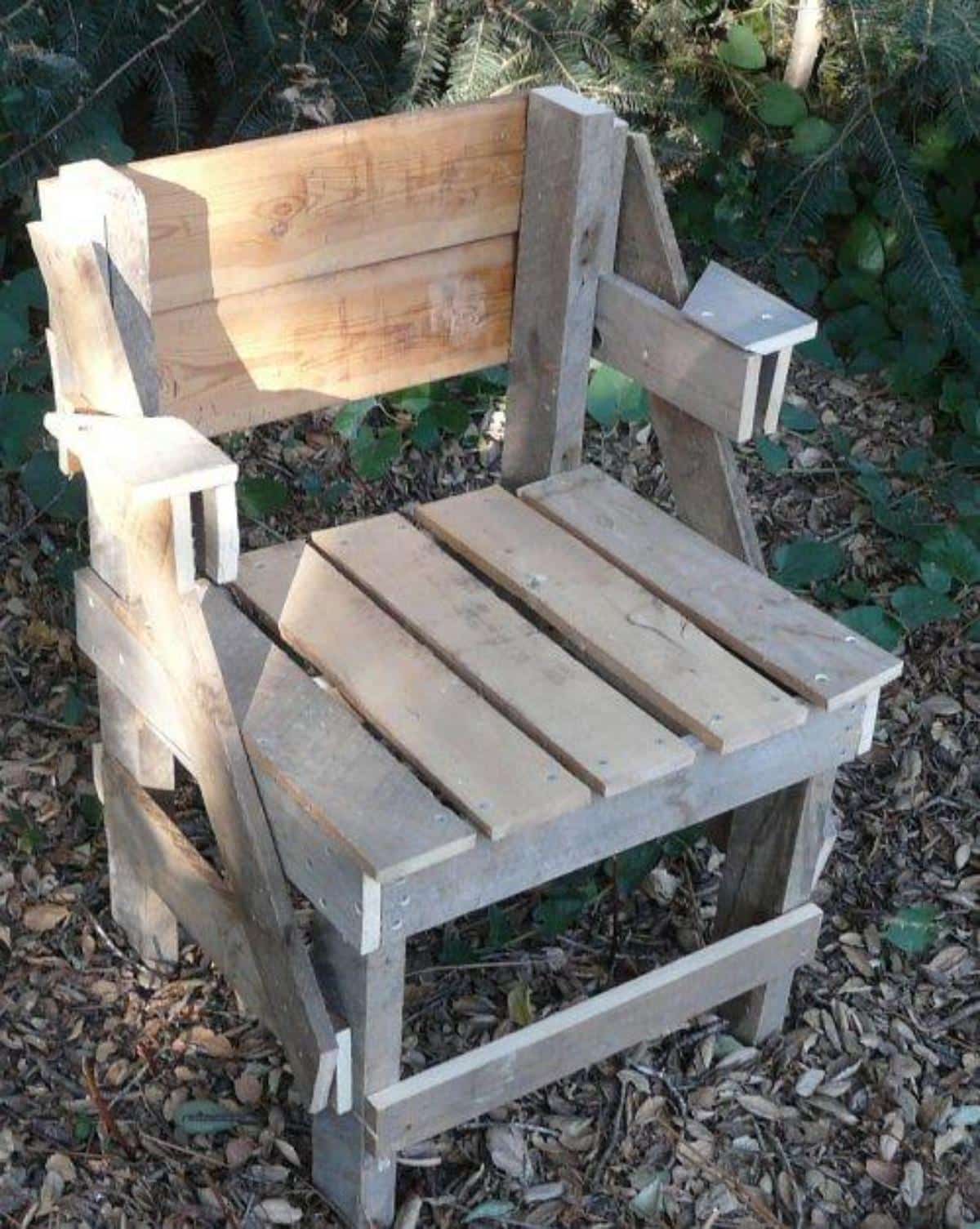 DIY Pallets Garden Chair