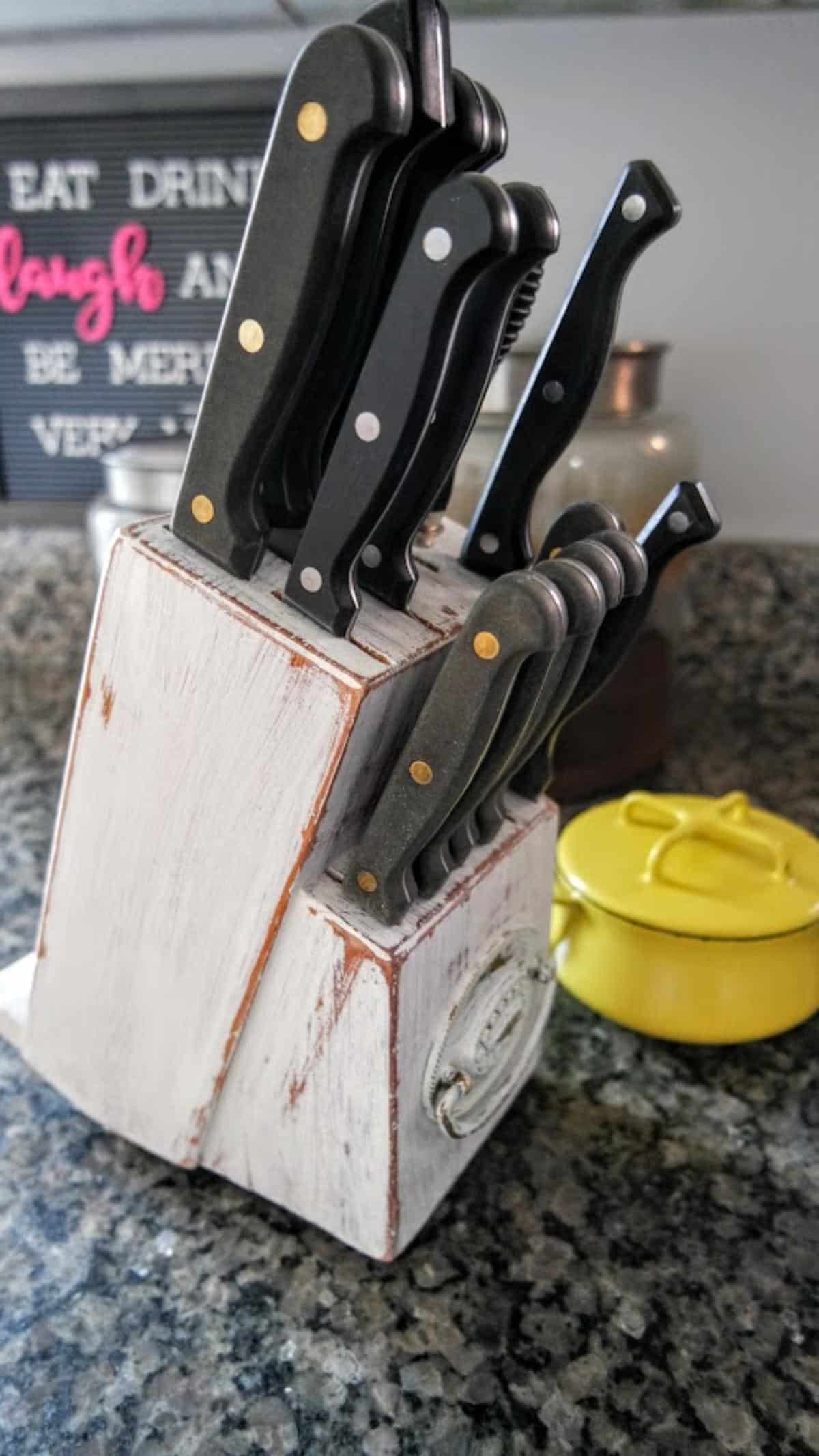 DIY Painted Knife Block With Phone Holder
