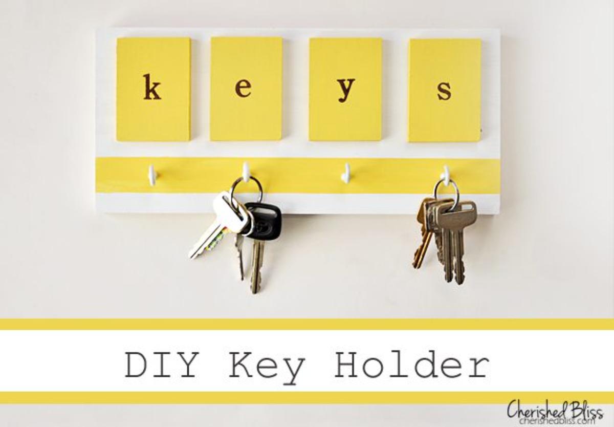 DIY Scrabbled-Inspired key holder.