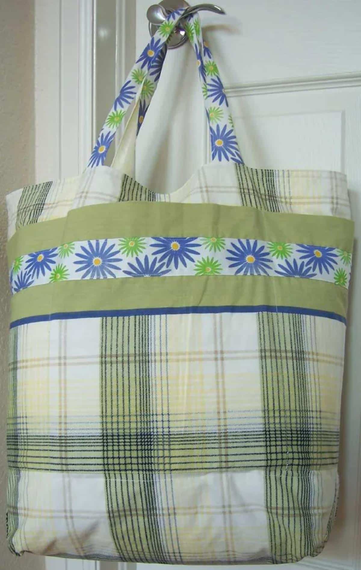 Easy DIY Grocery Bag Shopping Tote From 2 Pillowcases