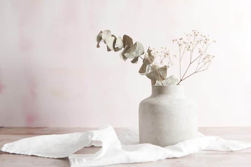 Curated visual reference: Picture Idea: 23 DIY Concrete Vases And Planter Ideas