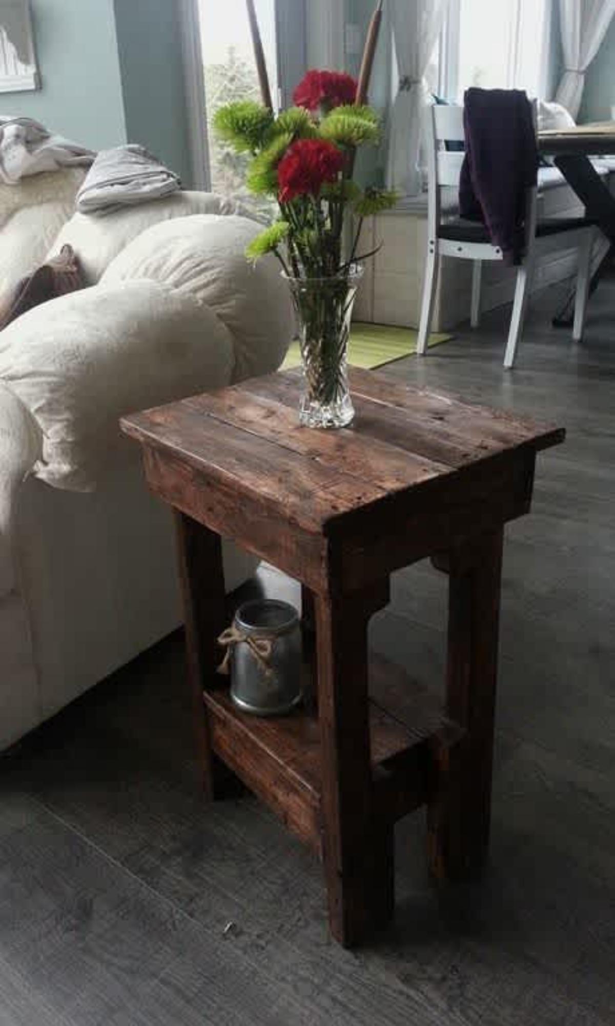 DIY End Table in Just 2 Hours Using Pallets