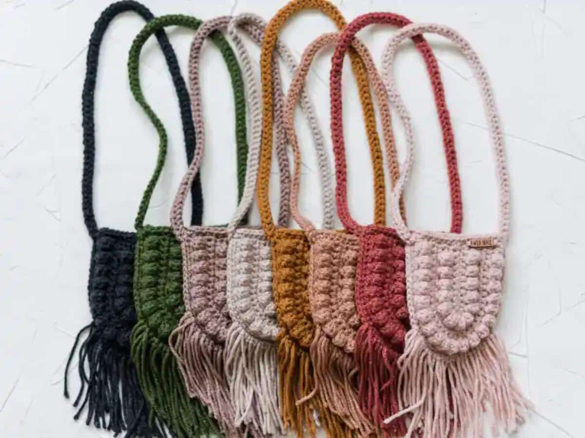 Easy Crochet Toddler Bags With a Fringe