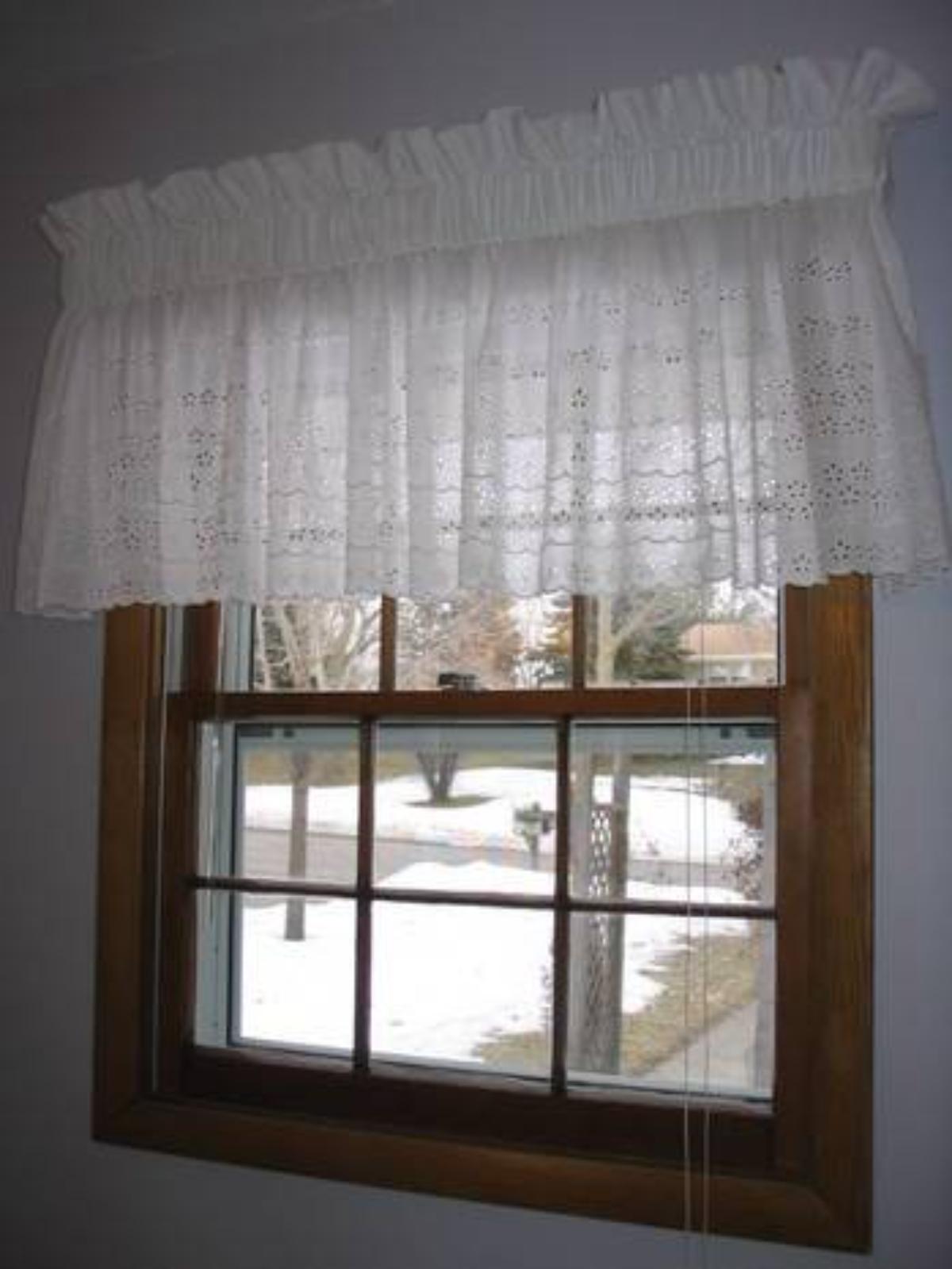 DIY Pocketed Window Topper