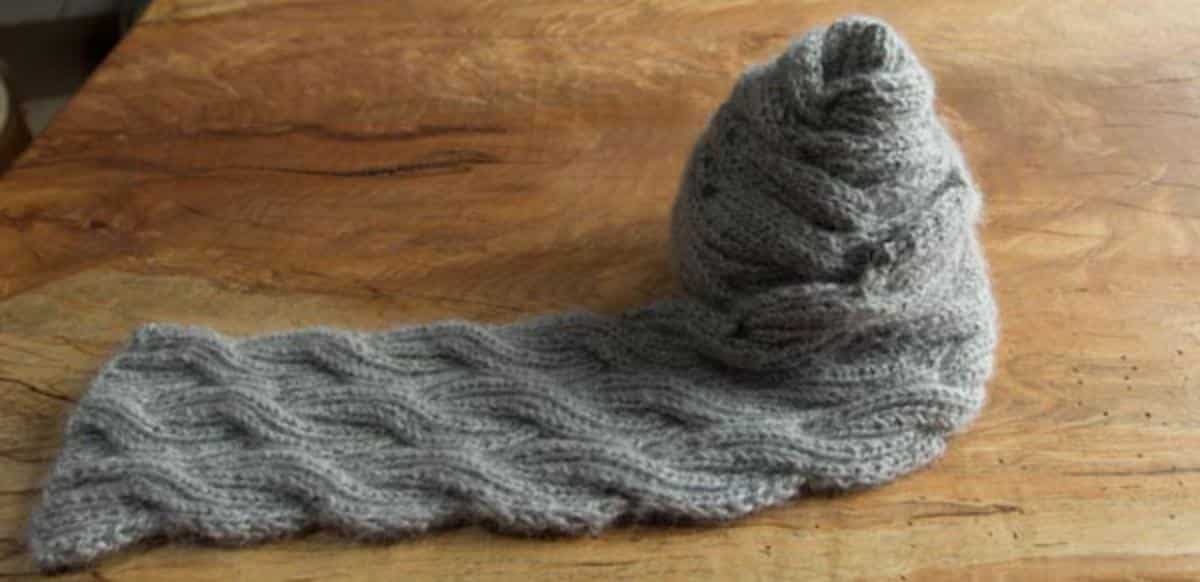 Reversely Cabled Scarf