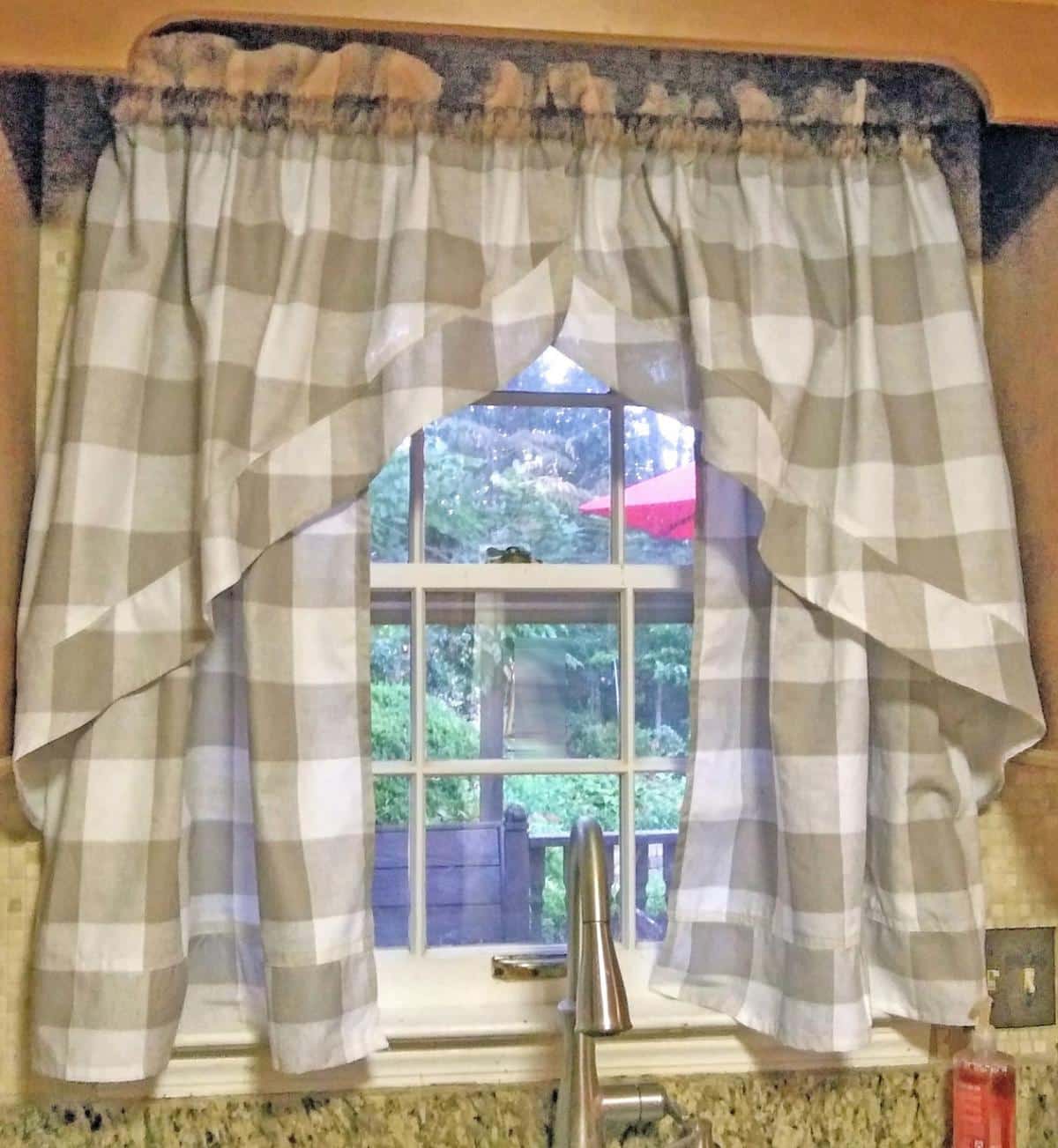 Absolutely Adorable “Country Cafe” Kitchen Curtain