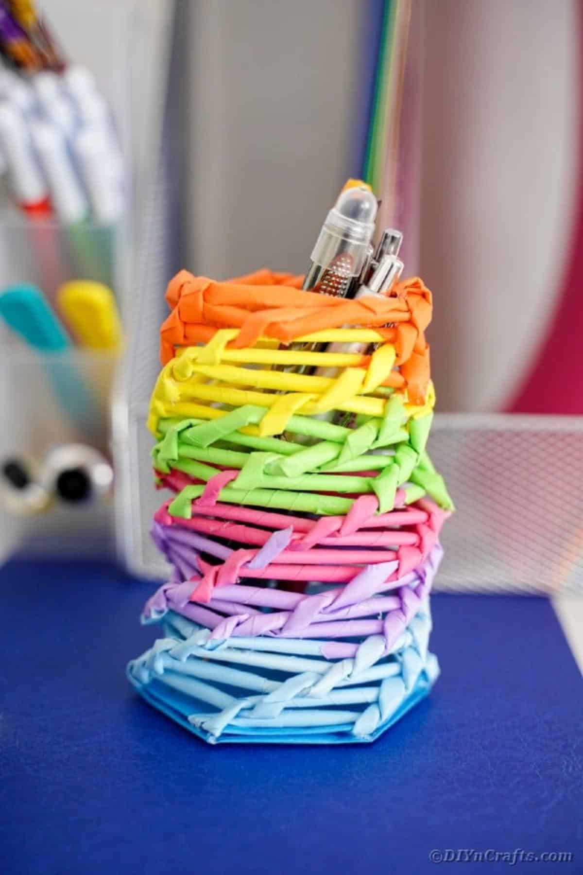 Cute DIY Paper Straw Rainbow Organizer Can