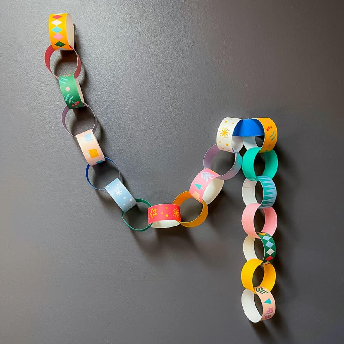 Easy Holiday Paper Chain Countdown
